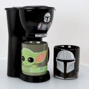 STAR WARS Mandalorian Coffee Maker With 2 Ceramic Mugs Baby Yoda & Stormtrooper